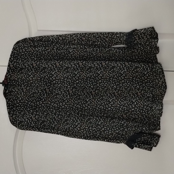 LOFT grey floral long sleeve printed blouse size medium ruffle 1/2 button - Picture 5 of 9